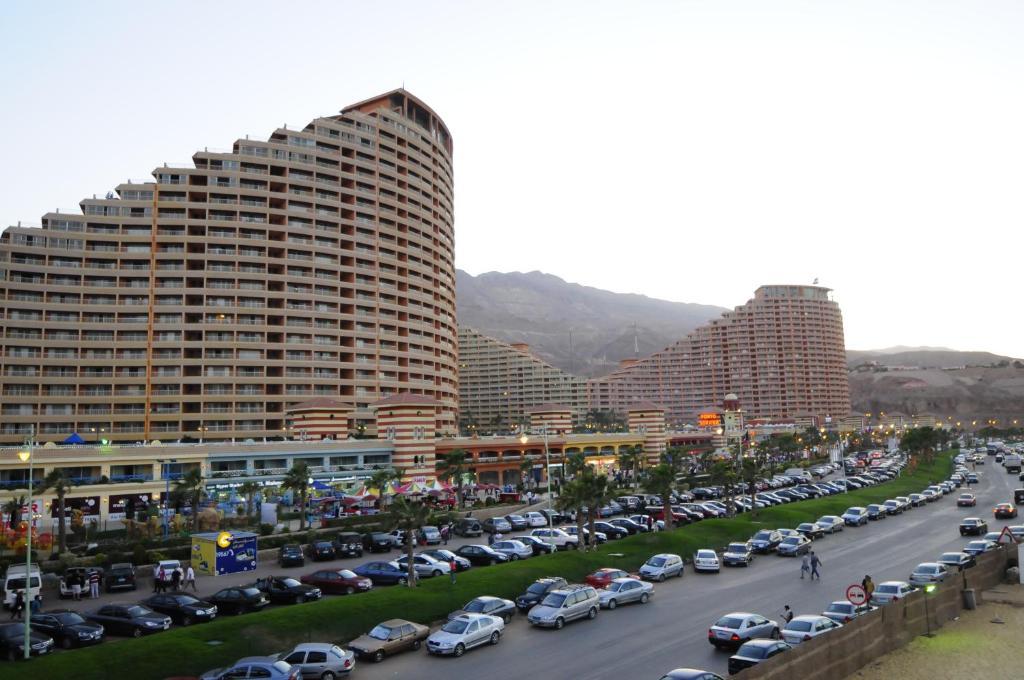 Porto Sokhna Pyramids Apartments Powered By Amer-Group Family Only Ain Sukhna Exterior foto